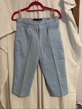 Gloria Vanderbilt Light Blue Capris